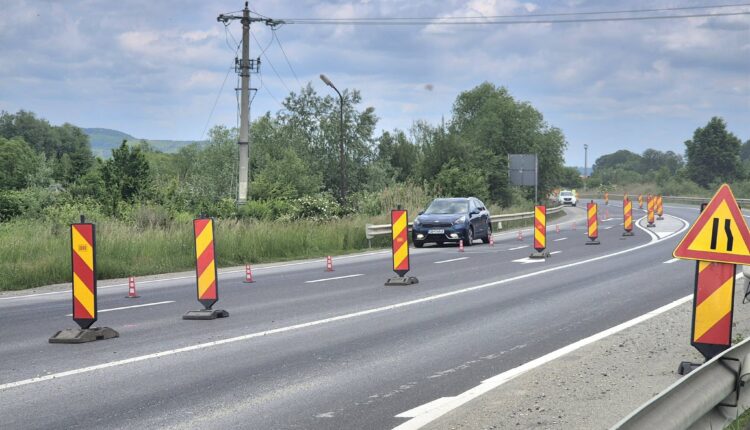 Trafic închis la intrarea în Avrig pentru amenajarea unui sens giratoriu pe DN1