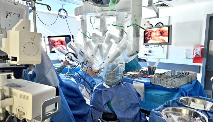 Cancer avansat învins la Sibiu prin intervenție chirurgicală cu robotul da Vinci