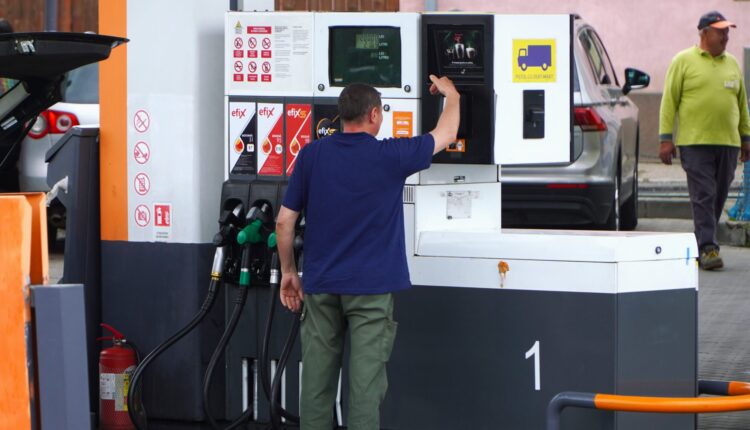 Rompetrol a crescut prețul motorinei cu 35 de bani pe litru, iar benzina rămâne neschimbată