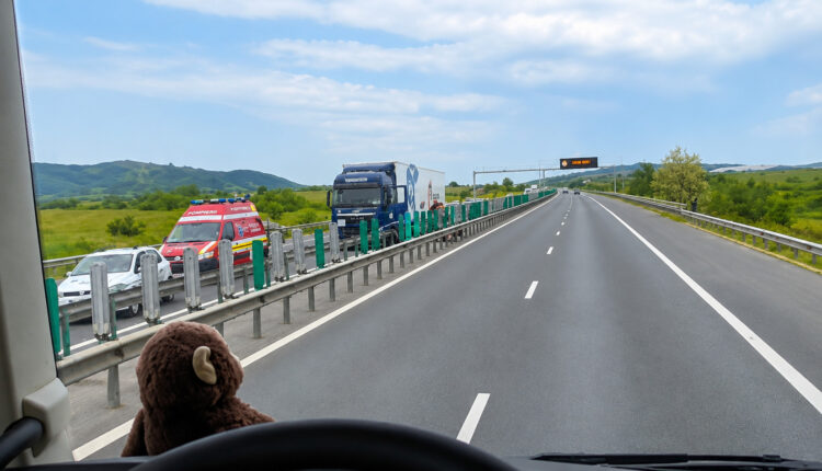 Tragedie pe A1 la Săliște, o șoferiță de TIR a murit după ce a făcut infarct
